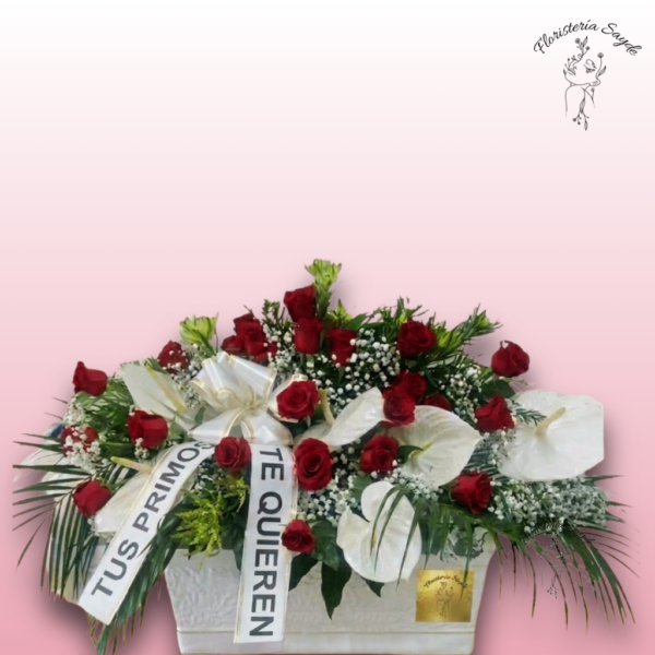 Centro fúnebre con rosas y anthurium blanco