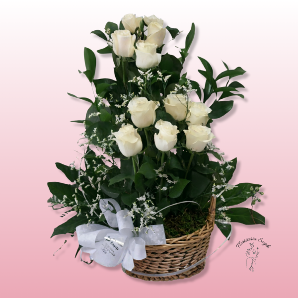 Centro de Flores con Rosas Blancas