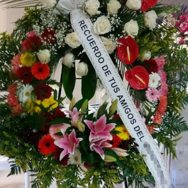 Corona funeraria con rosas