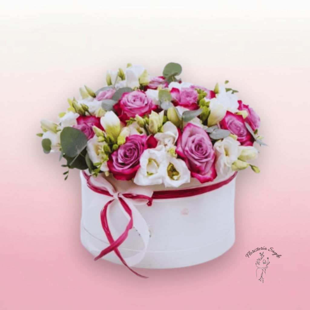 cesta con rosas moradas