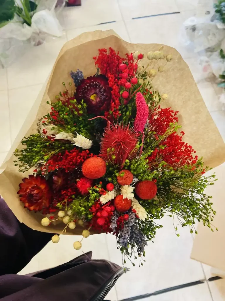 Ramo de Flores Preservadas con tonos rojos