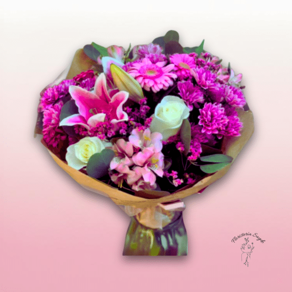 ramo de flores en tonos morados