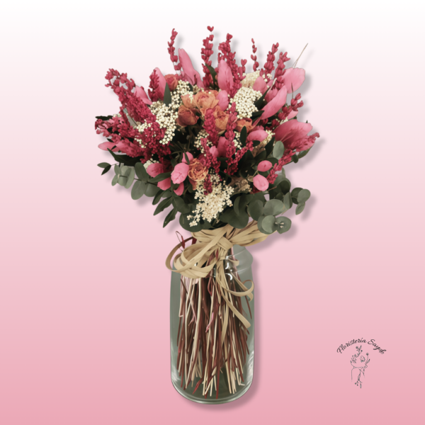 ramo de flores preservadas en tonos fucsias