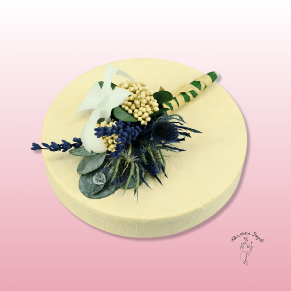 Prendido Floral Azul y Blanco – Estilo Natural