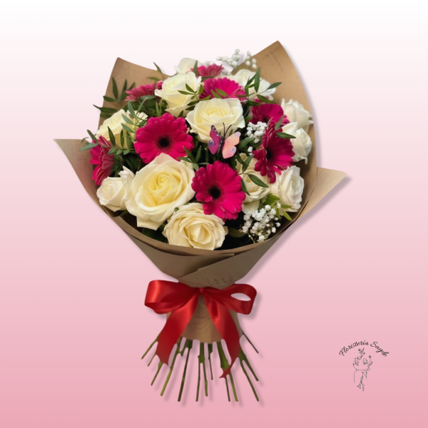 Ramos de rosas blancas y gerberas fucsias
