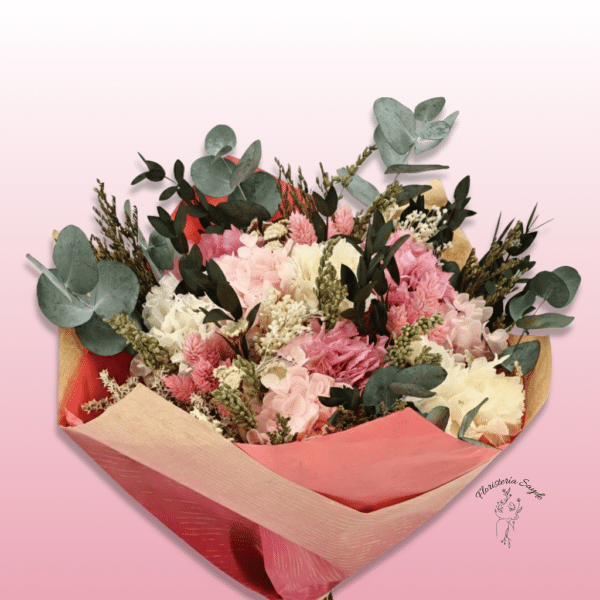 Ramo de flores preservadas rosas y eucalipto