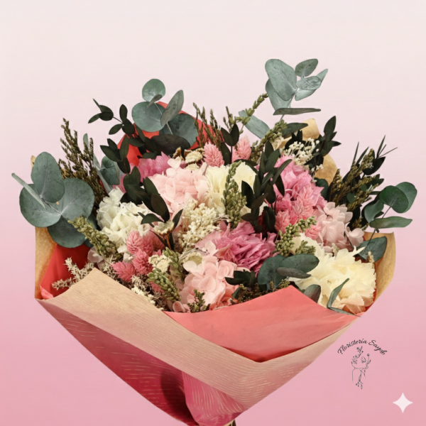 Ramo de flores preservadas rosas y eucalipto