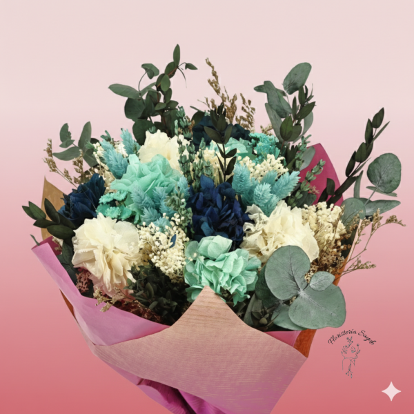 ramo preservado con hortensias y eucaliptos en colores azules